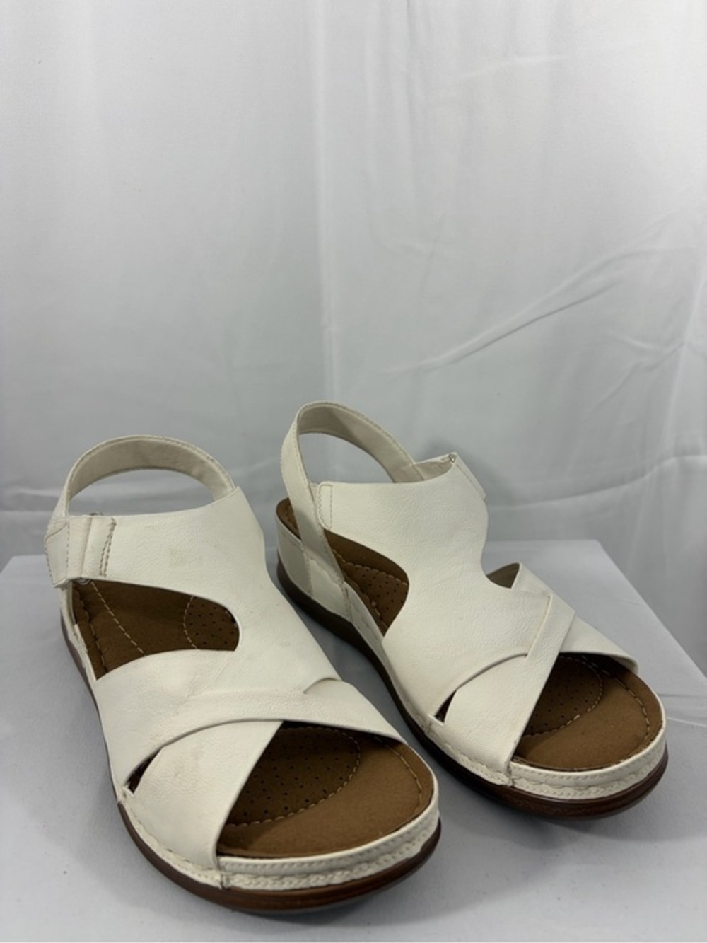 NWT Easy Street Women's Size 8.5 White Slingback Sandals